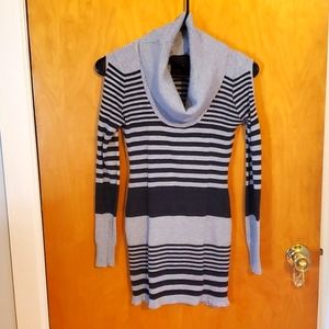 Women's cold shoulder turle neck